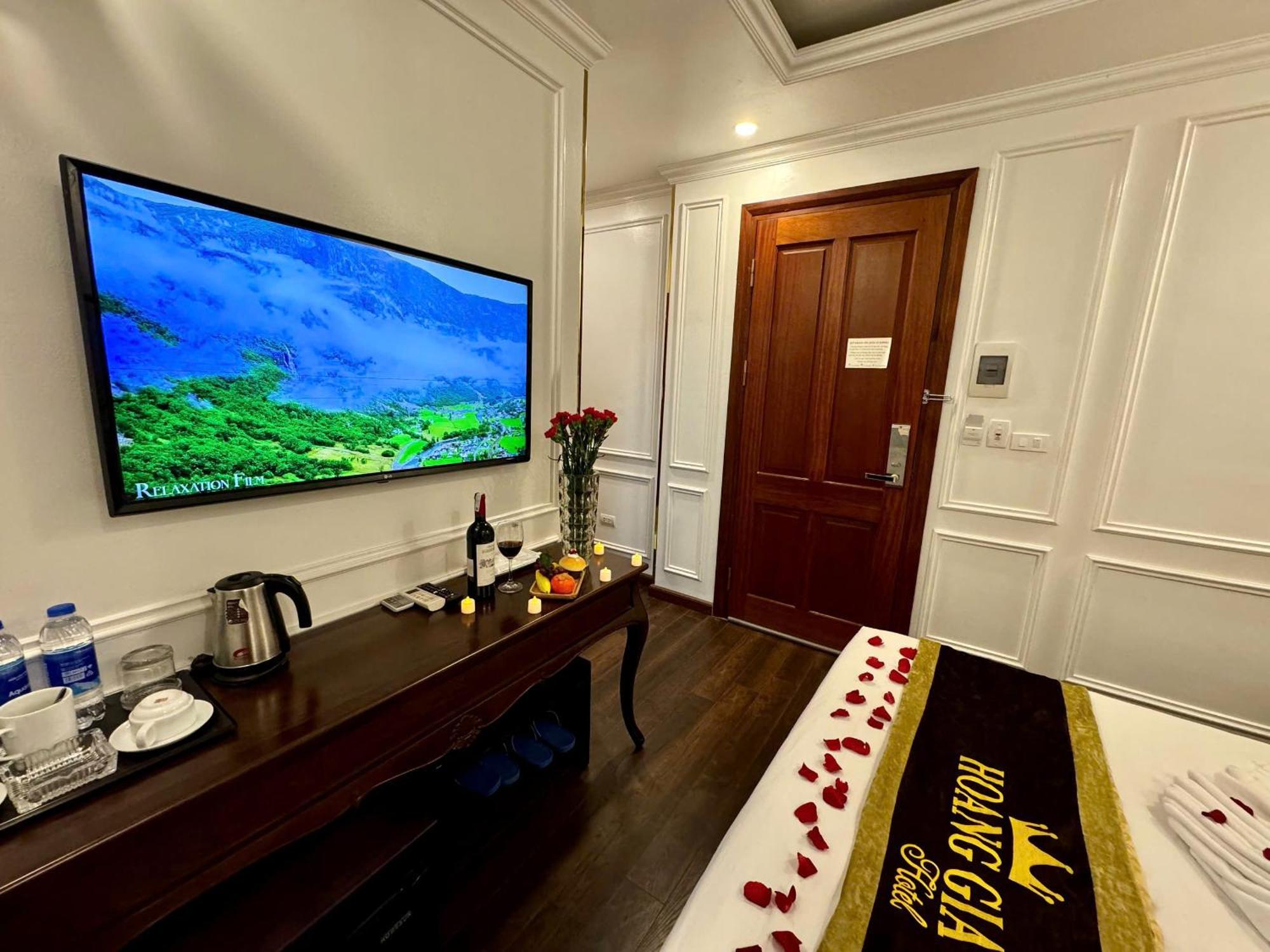 Hoang Gia Hotel Nhan Hoa Ханой Экстерьер фото