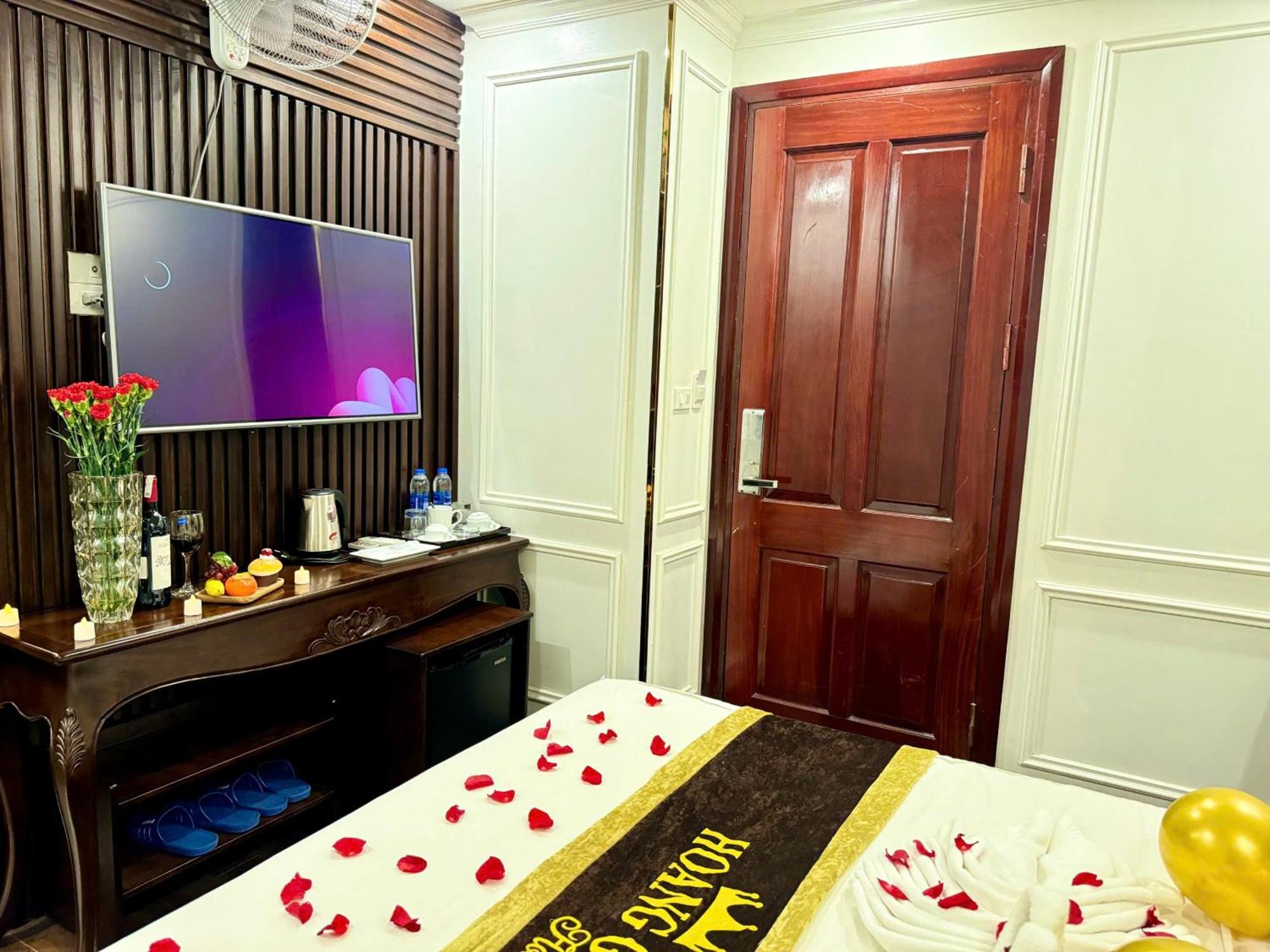 Hoang Gia Hotel Nhan Hoa Ханой Экстерьер фото