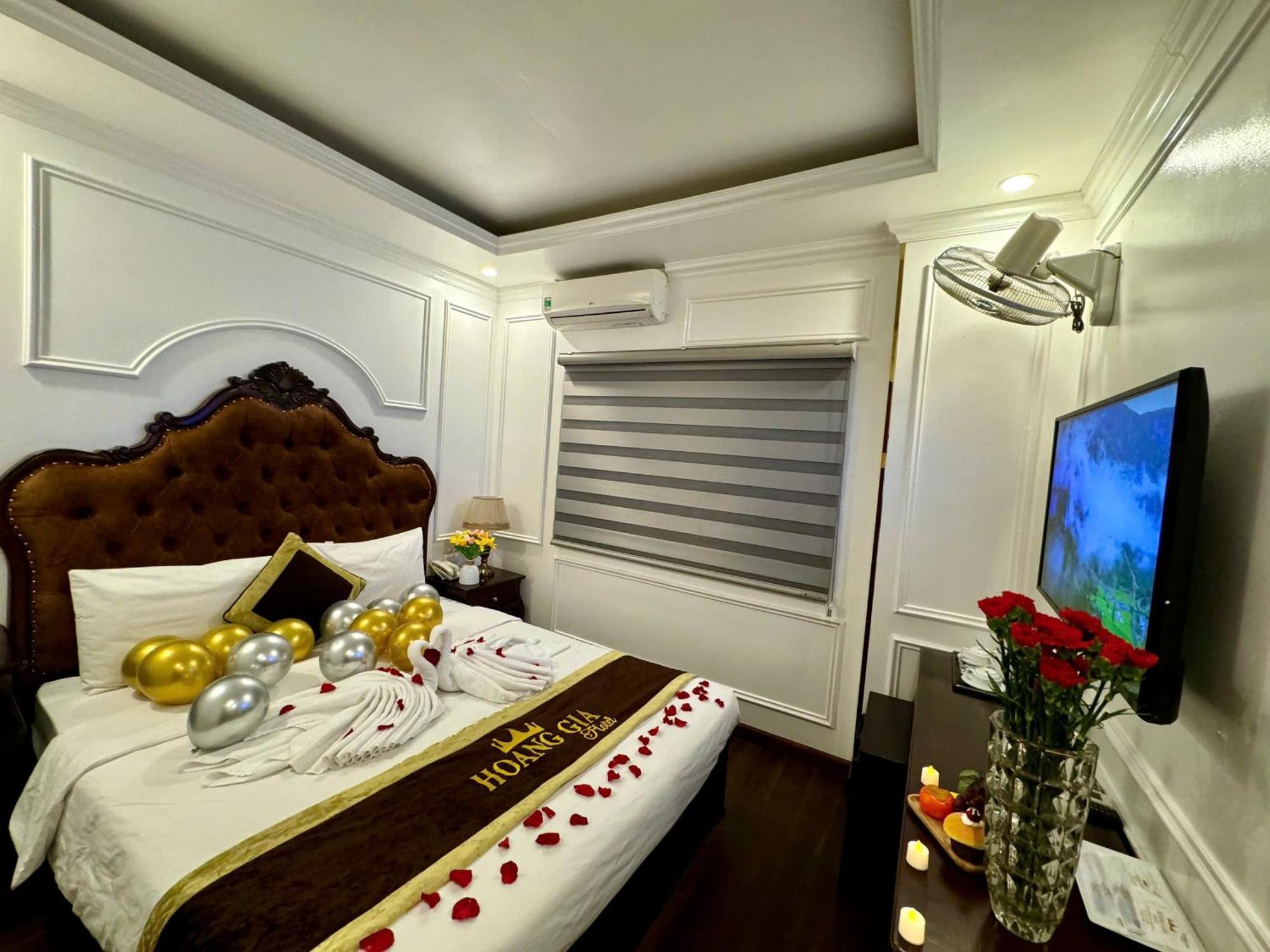 Hoang Gia Hotel Nhan Hoa Ханой Экстерьер фото