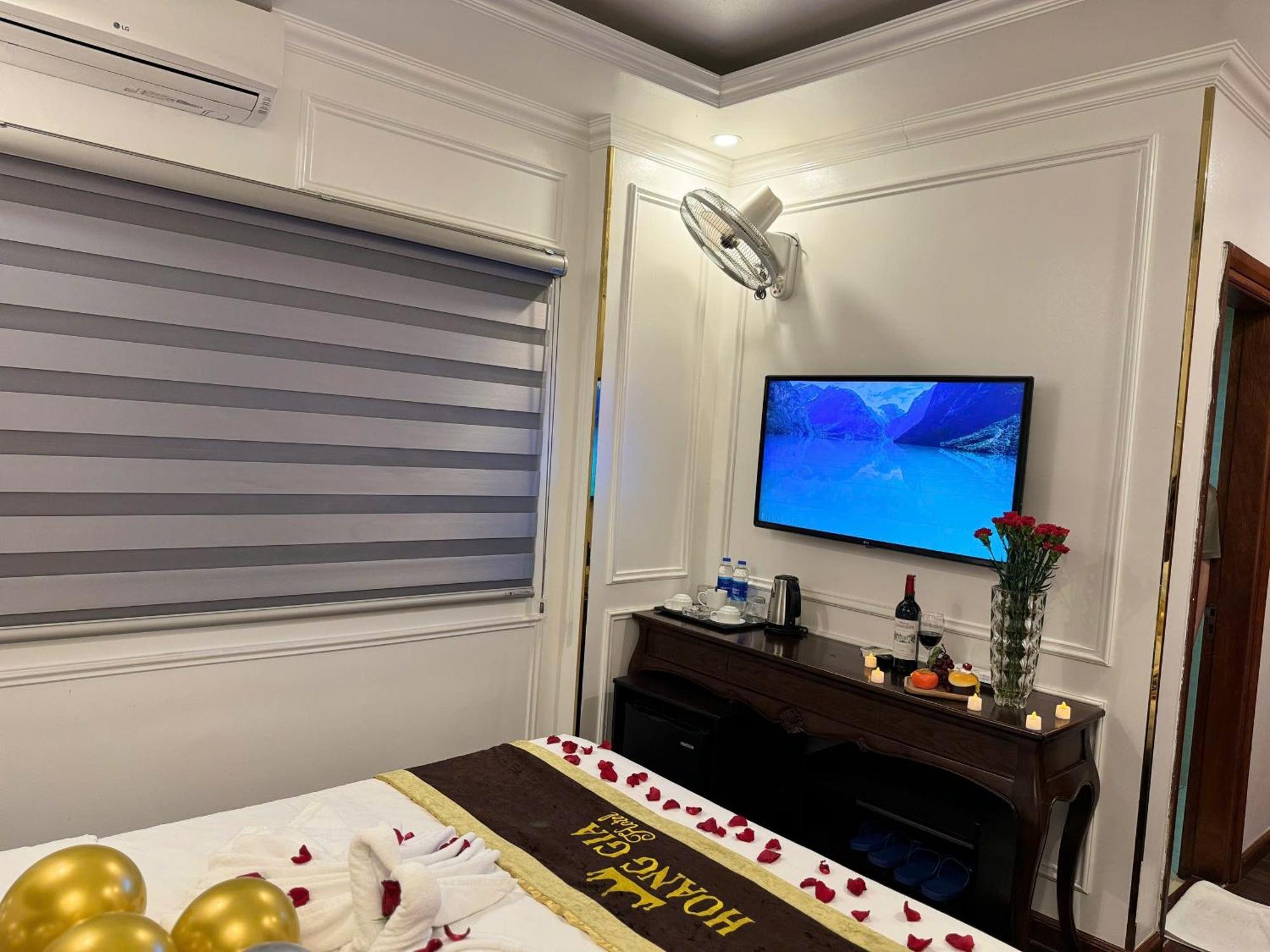 Hoang Gia Hotel Nhan Hoa Ханой Экстерьер фото
