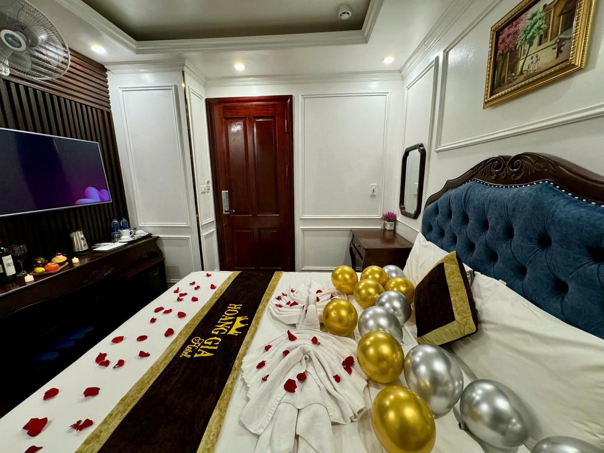Hoang Gia Hotel Nhan Hoa Ханой Экстерьер фото