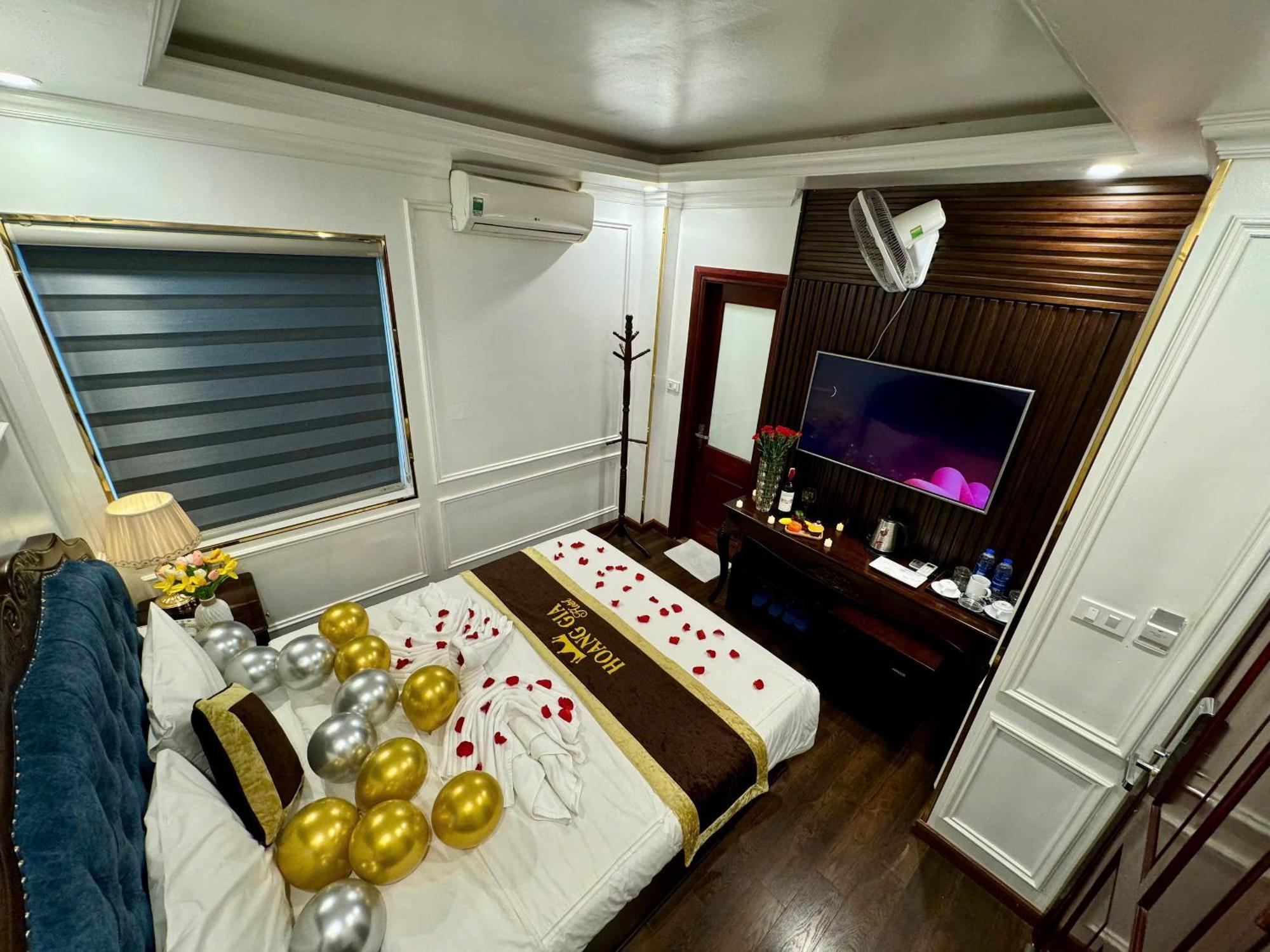 Hoang Gia Hotel Nhan Hoa Ханой Экстерьер фото