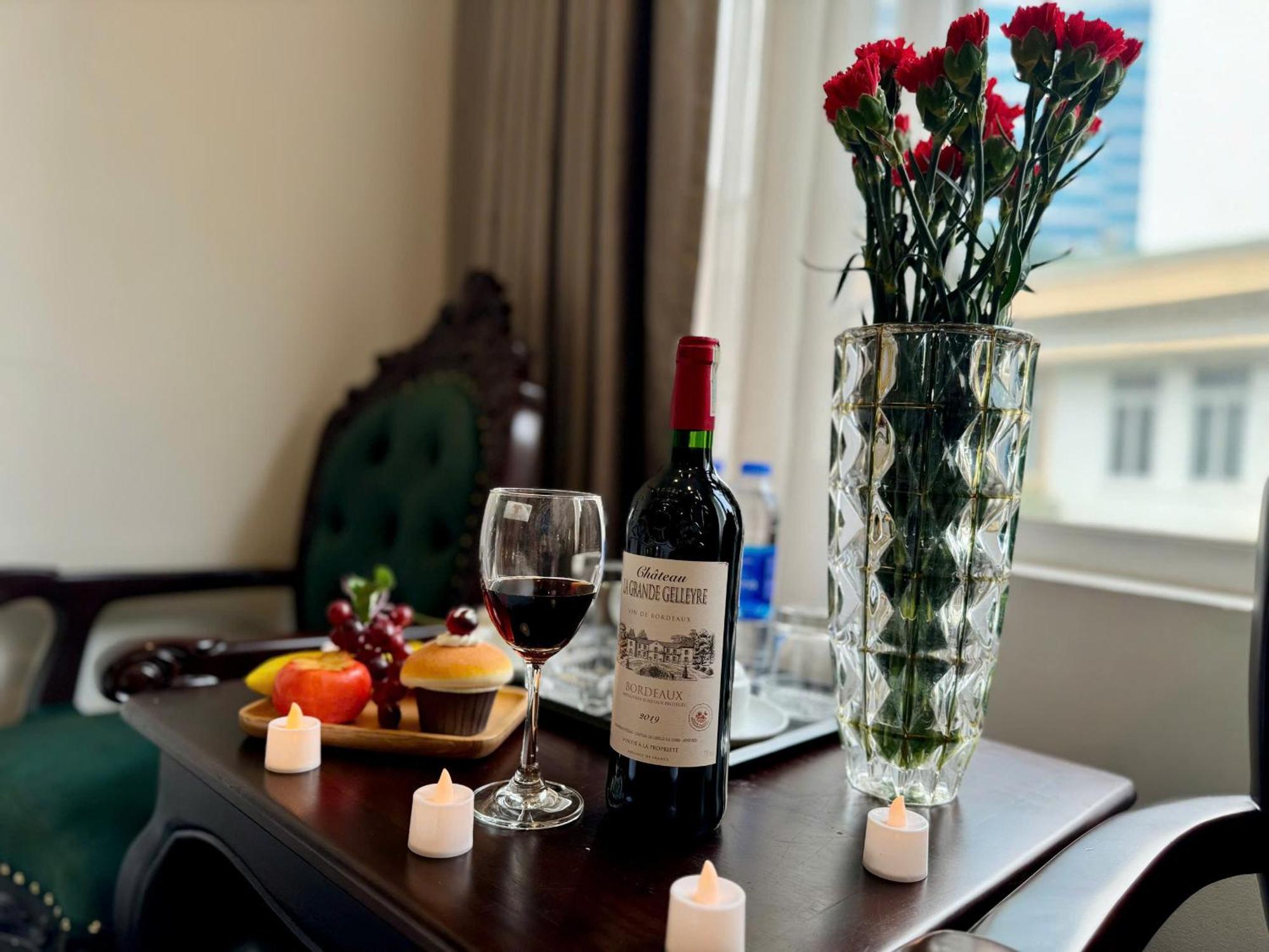Hoang Gia Hotel Nhan Hoa Ханой Экстерьер фото