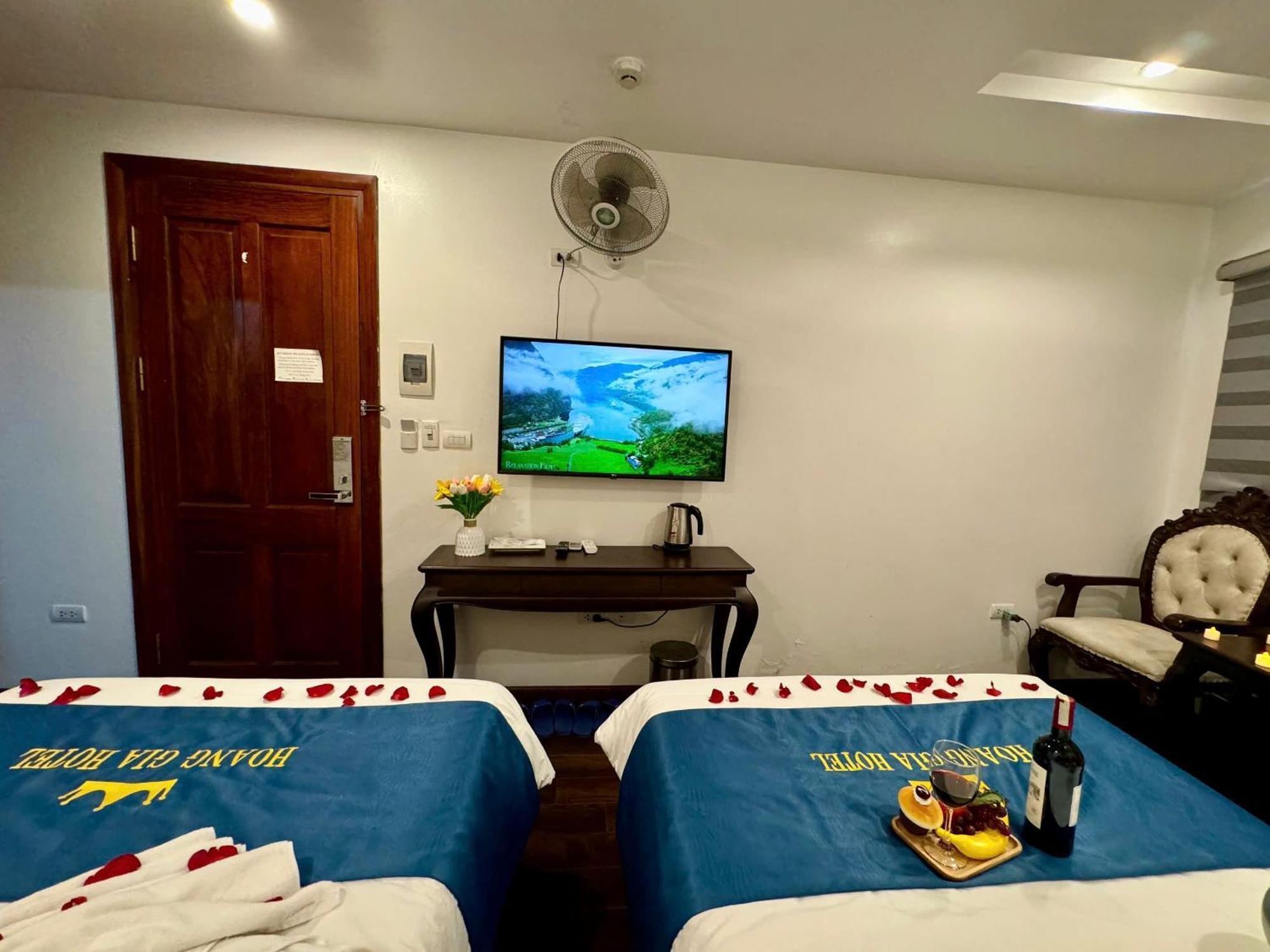 Hoang Gia Hotel Nhan Hoa Ханой Экстерьер фото